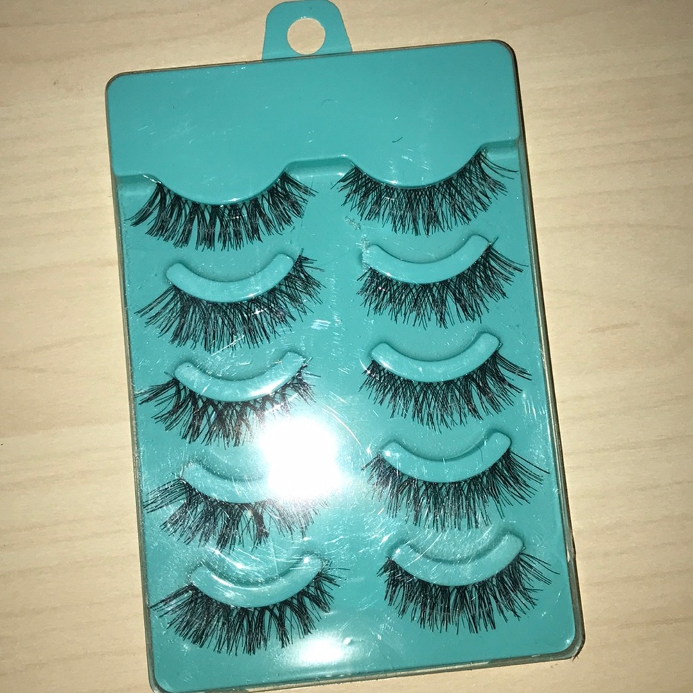 Makeup - Picture 4 of 4